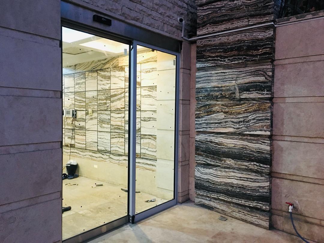 درب اتوماتیک شیشه ای MIG در شرکت بزرگ سروش نصب گردید.